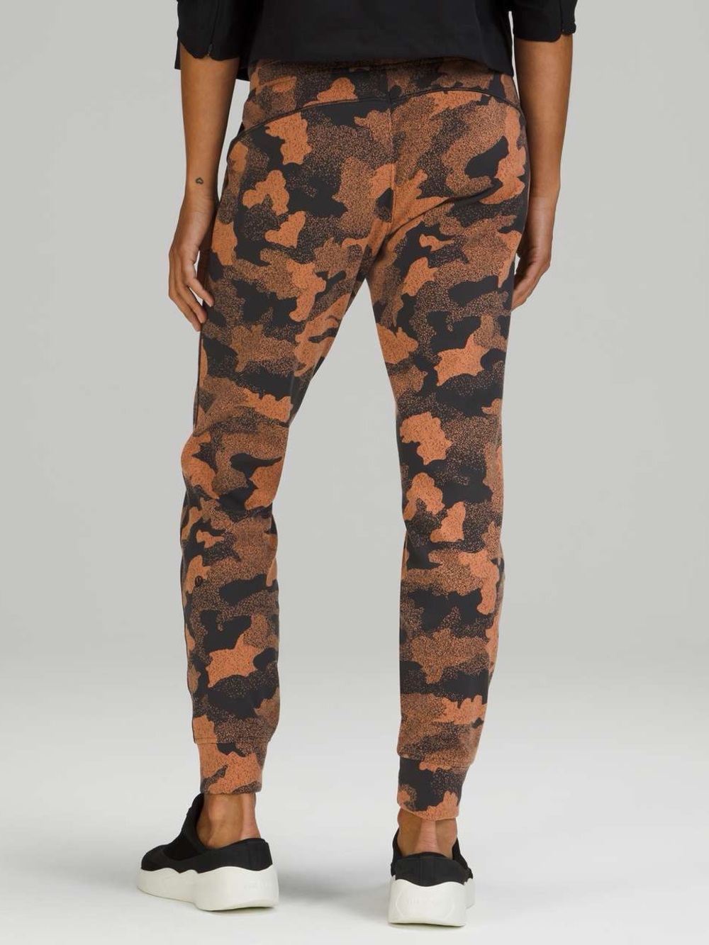 Lululemon Ready to Rulu Jogger 29"
Heritage Speckle Camo Jacquard Graphite